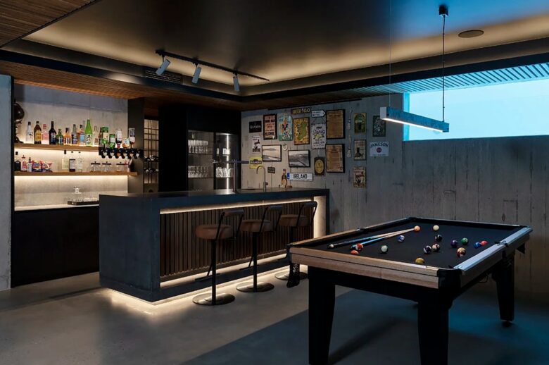 Concrete House in City Beach - Perth, Australia
