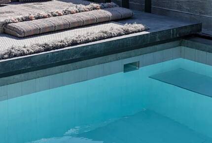 Concrete House in City Beach - Perth, Australia