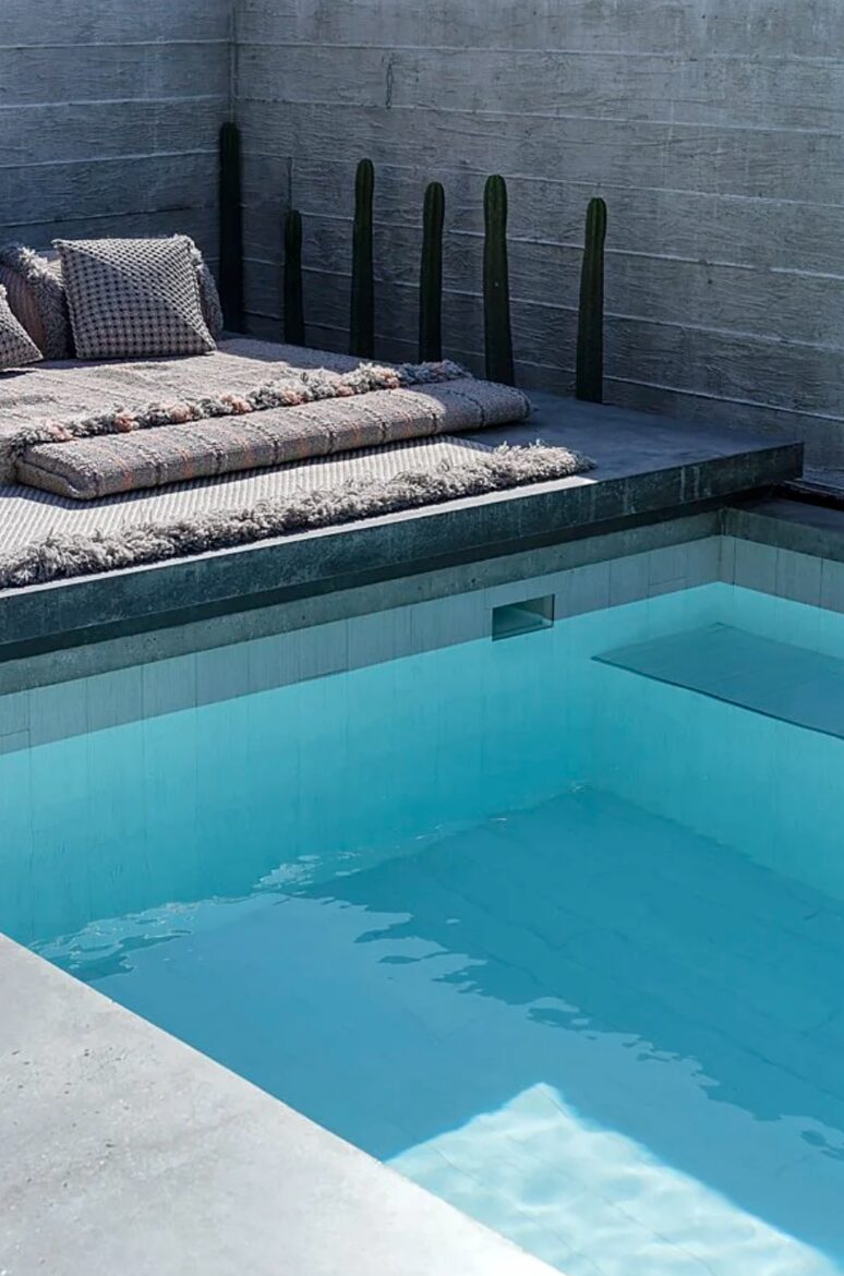 Concrete House in City Beach - Perth, Australia
