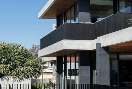 Concrete House in City Beach - Perth, Australia