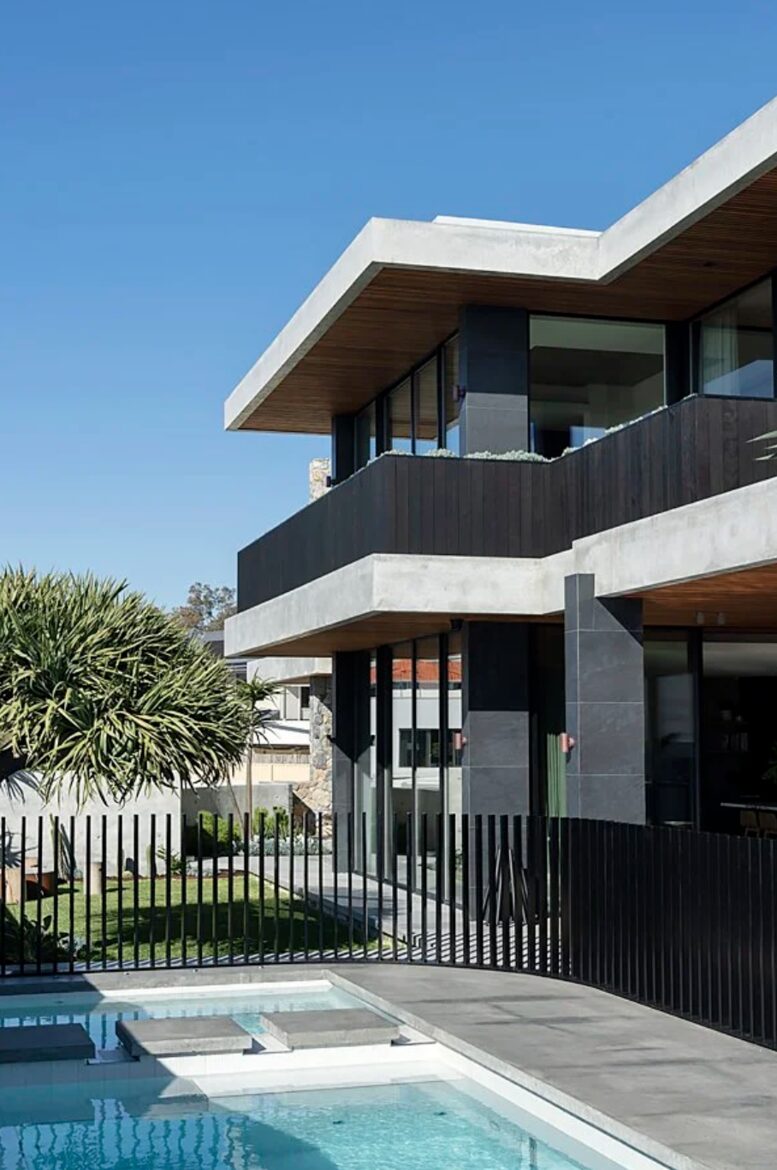 Concrete House in City Beach - Perth, Australia