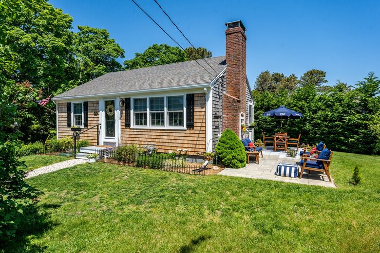 North Chatham Cottage Near Beaches and Town - Chatham, Massachusetts