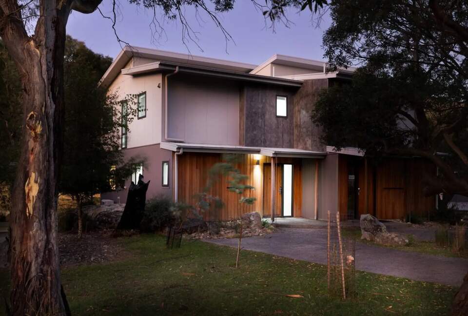 Modern Mountain Living at Lake Crackenback - Crackenback, Australia