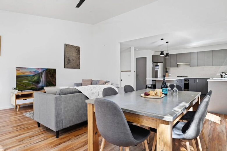 Modern Mountain Living at Lake Crackenback - Crackenback, Australia