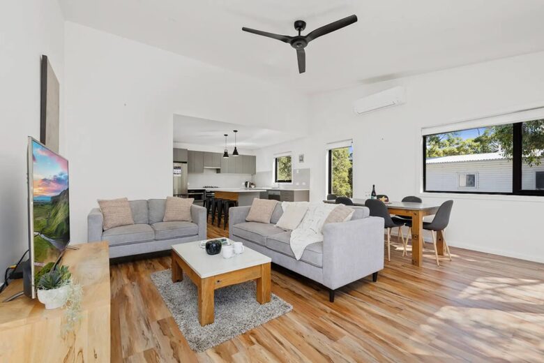 Modern Mountain Living at Lake Crackenback - Crackenback, Australia