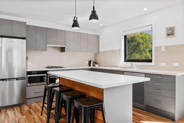 Modern Mountain Living at Lake Crackenback - Crackenback, Australia