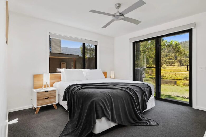 Modern Mountain Living at Lake Crackenback - Crackenback, Australia