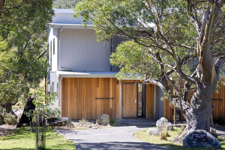 Modern Mountain Living at Lake Crackenback - Crackenback, Australia
