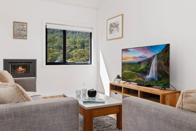 Modern Mountain Living at Lake Crackenback - Crackenback, Australia