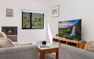 Modern Mountain Living at Lake Crackenback - Crackenback, Australia