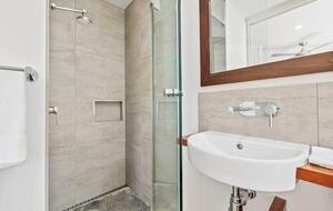 Modern Mountain Living at Lake Crackenback - Crackenback, Australia