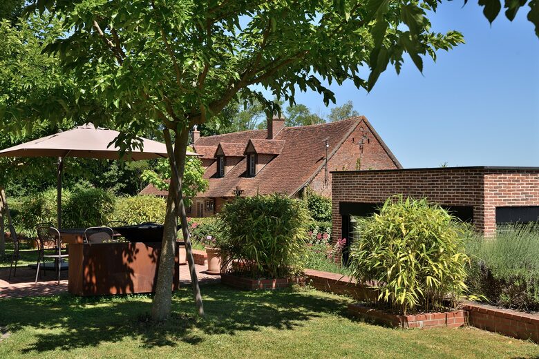 18th Century Inspired Getaway Adjoining a Castle Estate - Saint-Germain-du-Bois, France