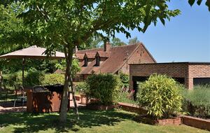 18th Century Inspired Getaway Adjoining a Castle Estate - Saint-Germain-du-Bois, France