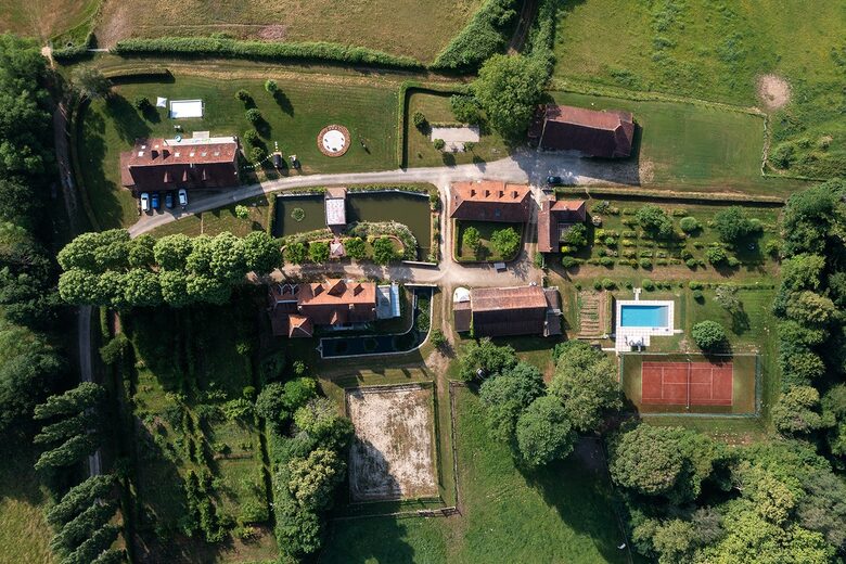 18th Century Inspired Getaway Adjoining a Castle Estate - Saint-Germain-du-Bois, France