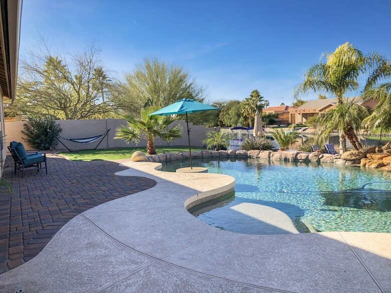 Lakeside Living on Oakwood Lake - Chandler, Arizona