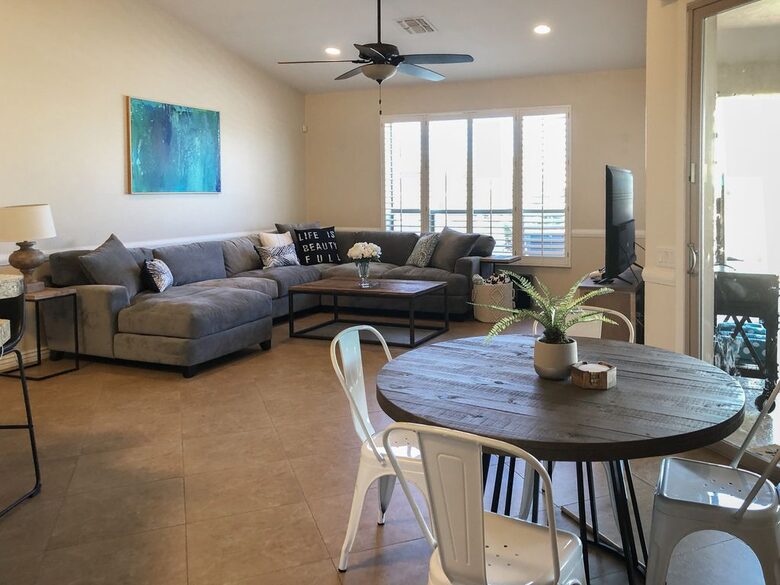 Lakeside Living on Oakwood Lake - Chandler, Arizona