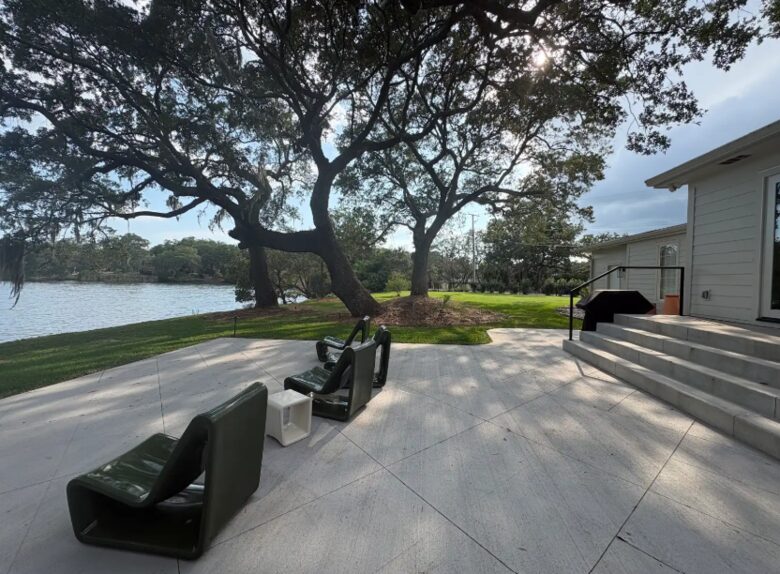 Waterfront Lowcountry Retreat Beneath Historic Live Oaks - Charleston, South Carolina