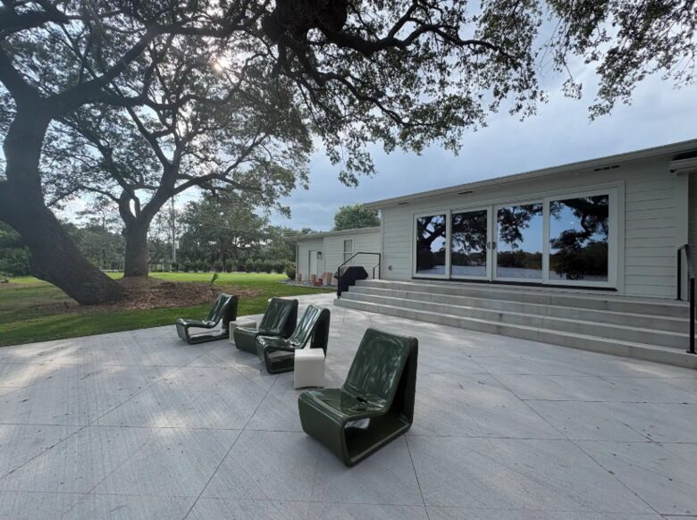 Waterfront Lowcountry Retreat Beneath Historic Live Oaks - Charleston, South Carolina