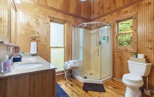 Creek Front Mountain Retreat - Hayesville, North Carolina