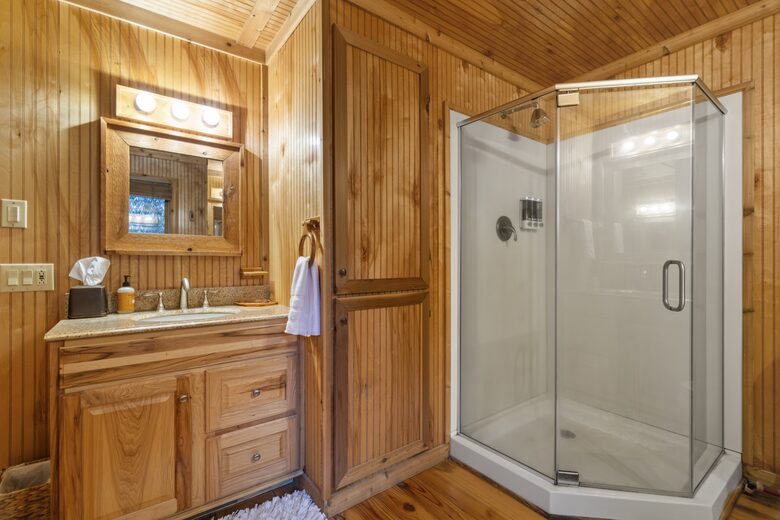 Creek Front Mountain Retreat - Hayesville, North Carolina