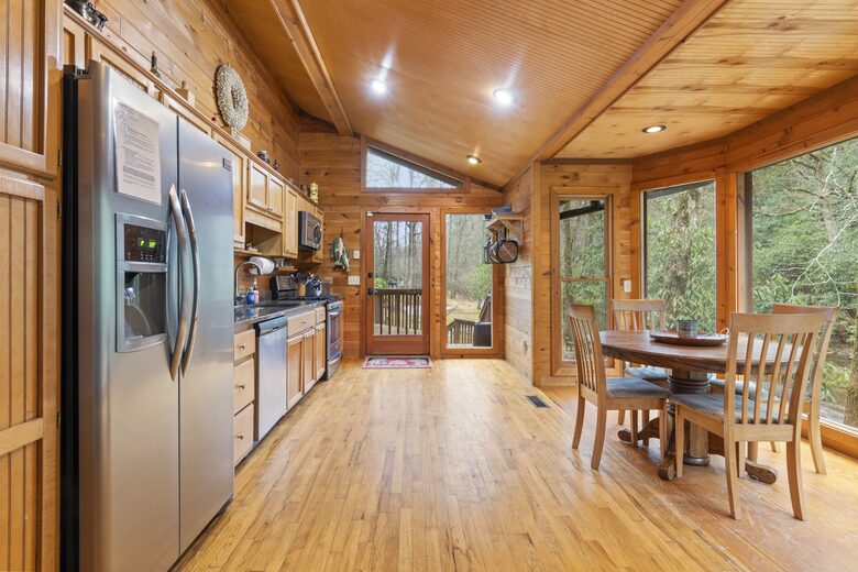 Creek Front Mountain Retreat - Hayesville, North Carolina