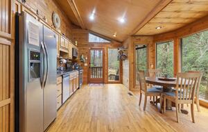 Creek Front Mountain Retreat - Hayesville, North Carolina