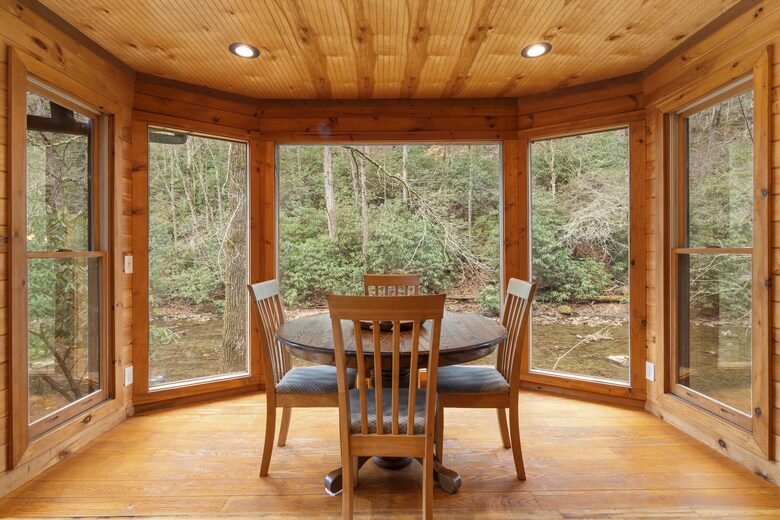 Creek Front Mountain Retreat - Hayesville, North Carolina