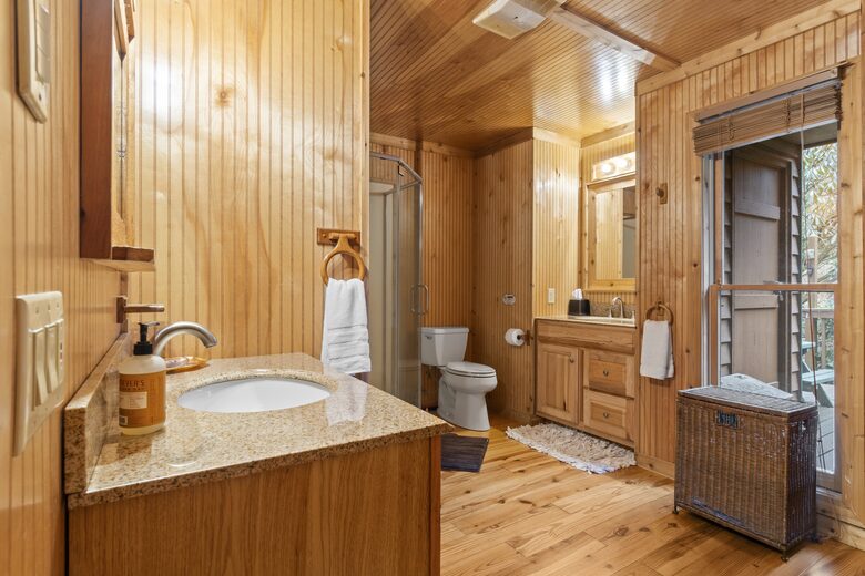Creek Front Mountain Retreat - Hayesville, North Carolina