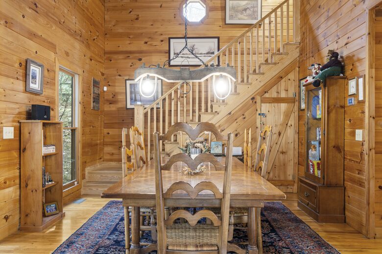 Creek Front Mountain Retreat - Hayesville, North Carolina