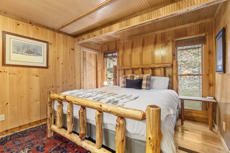 Creek Front Mountain Retreat - Hayesville, North Carolina
