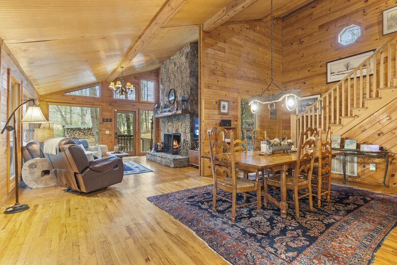 Creek Front Mountain Retreat - Hayesville, North Carolina