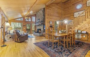 Creek Front Mountain Retreat - Hayesville, North Carolina