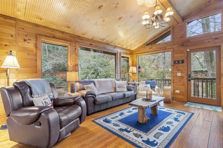 Creek Front Mountain Retreat - Hayesville, North Carolina