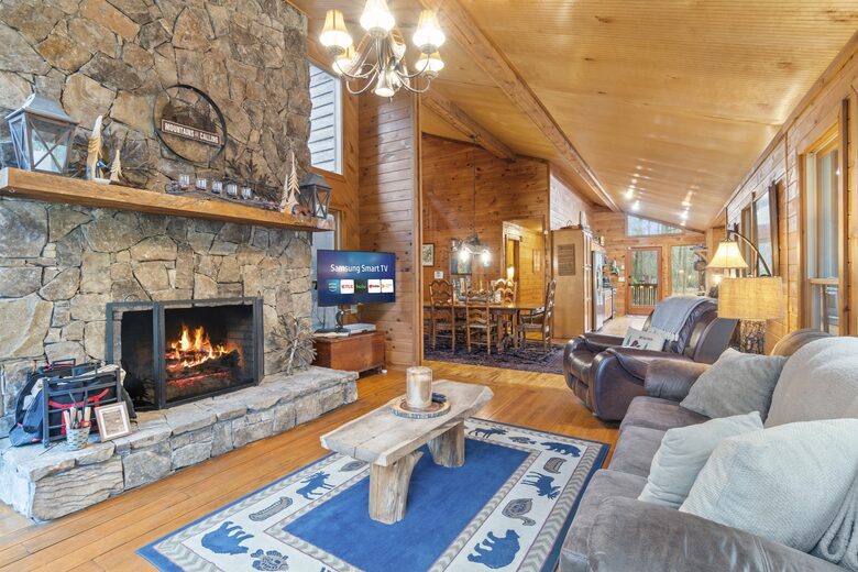 Creek Front Mountain Retreat - Hayesville, North Carolina