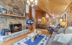 Creek Front Mountain Retreat - Hayesville, North Carolina