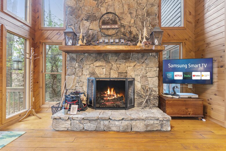 Creek Front Mountain Retreat - Hayesville, North Carolina