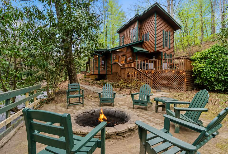 Creek Front Mountain Retreat - Hayesville, North Carolina