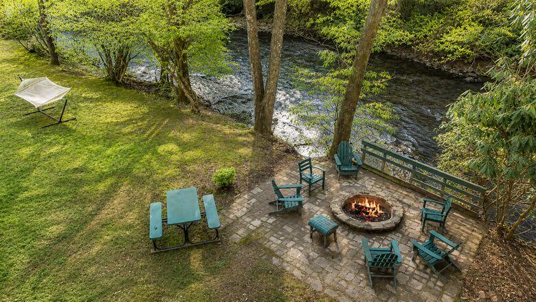 Creek Front Mountain Retreat - Hayesville, North Carolina