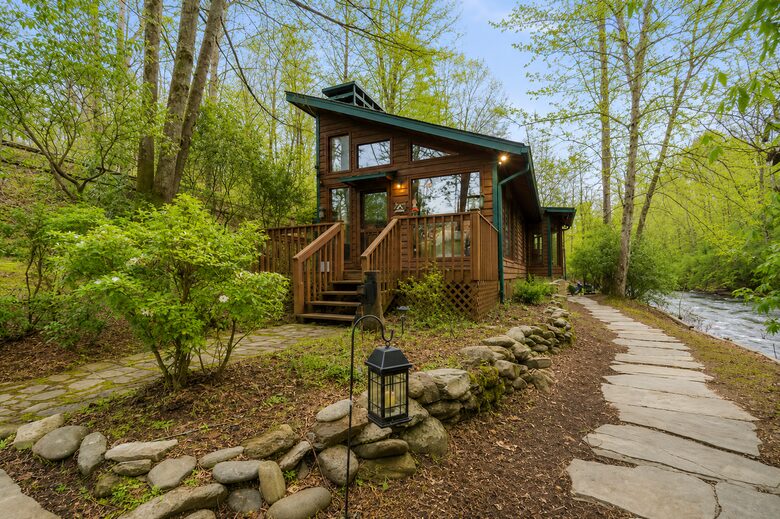 Creek Front Mountain Retreat - Hayesville, North Carolina