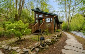 Creek Front Mountain Retreat - Hayesville, North Carolina