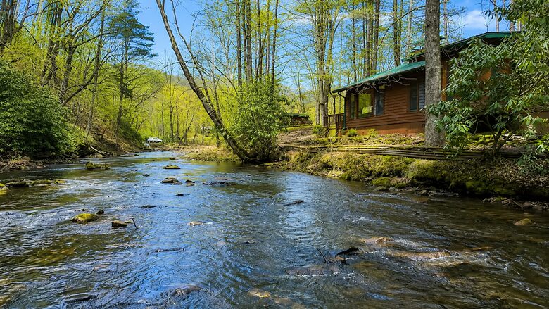 Creek Front Mountain Retreat - Hayesville, North Carolina
