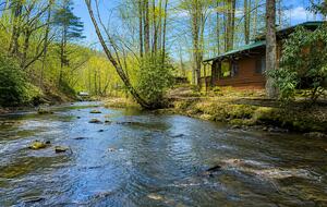 Creek Front Mountain Retreat - Hayesville, North Carolina