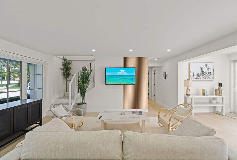 Palm Beach Poolside Haven - Riviera Beach, Florida