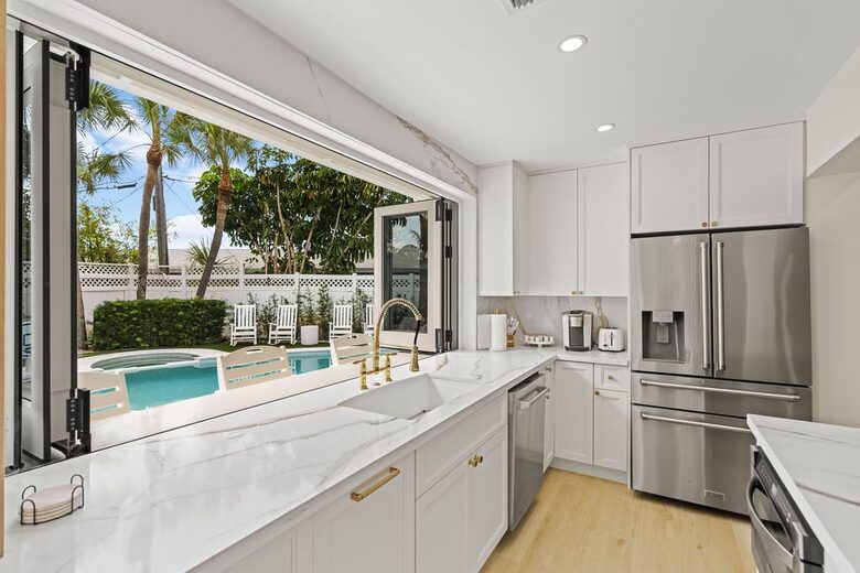 Palm Beach Poolside Haven - Riviera Beach, Florida
