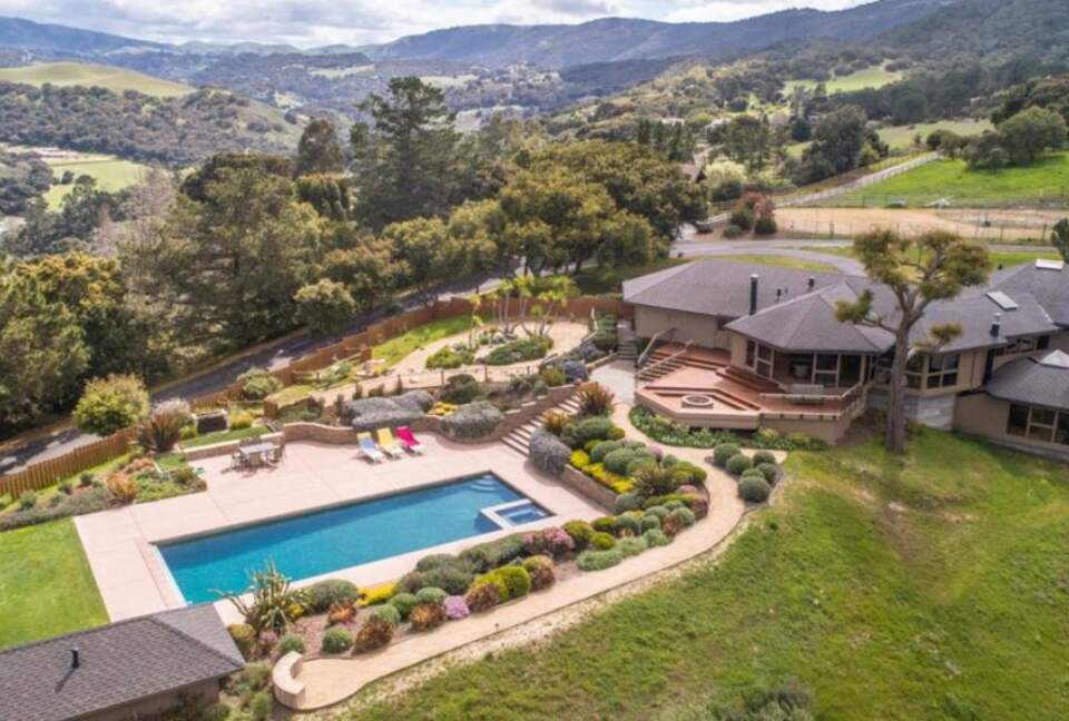 Mid-Century Retreat Above Carmel Valley - Salinas, California