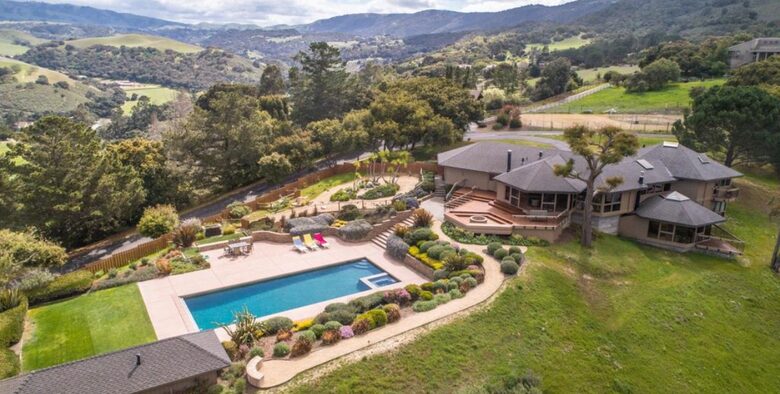 Mid-Century Retreat Above Carmel Valley - Salinas, California