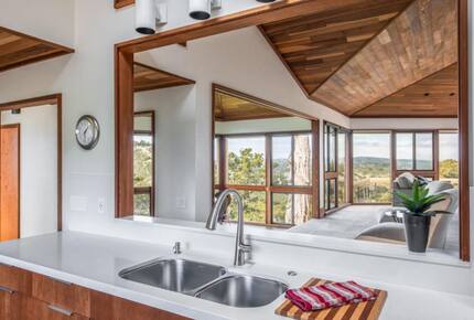 Mid-Century Retreat Above Carmel Valley - Salinas, California
