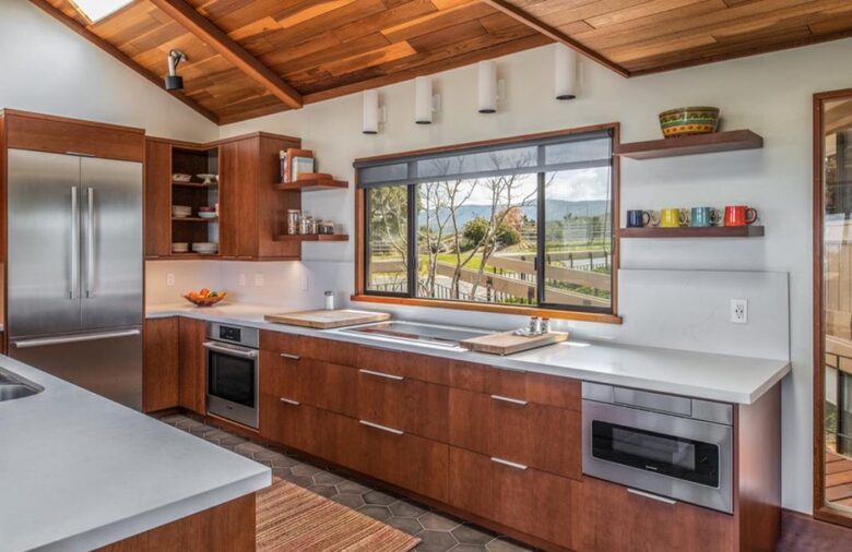 Mid-Century Retreat Above Carmel Valley - Salinas, California