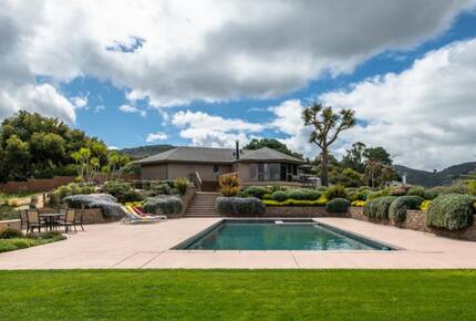 Mid-Century Retreat Above Carmel Valley - Salinas, California