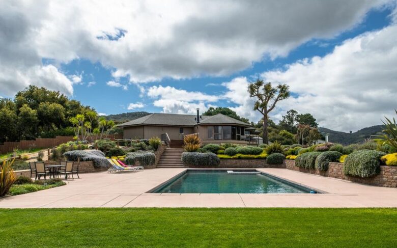 Mid-Century Retreat Above Carmel Valley - Salinas, California
